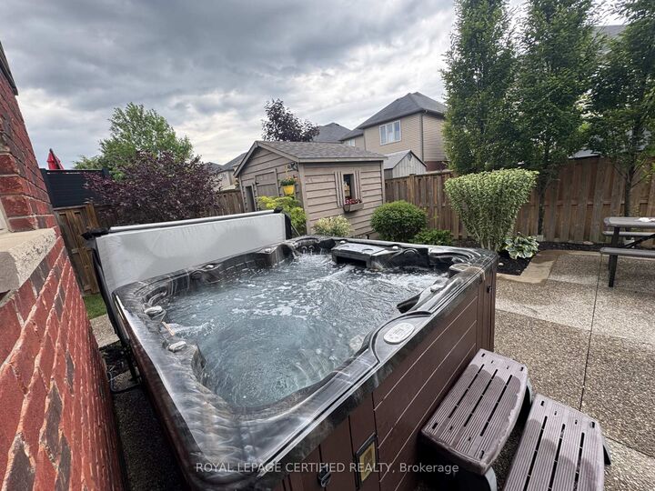 Property Photo: 252 Westbank Trail ON L8K 5R9