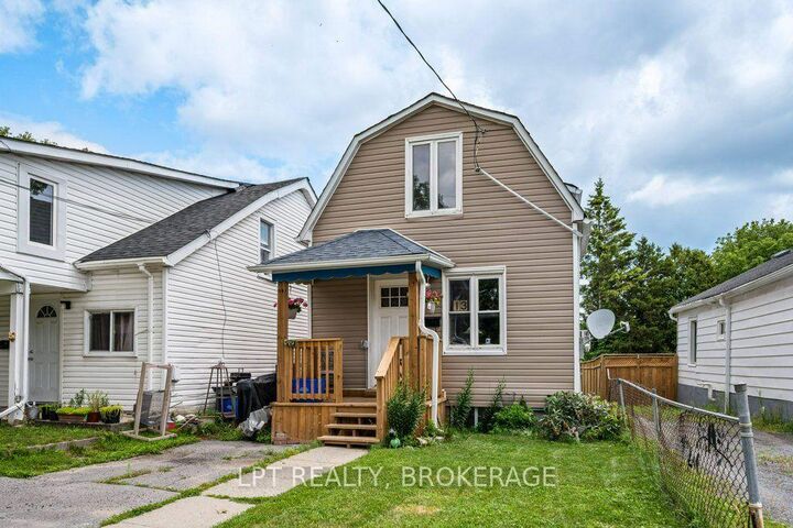 Property Photo:  13 Kingscourt Avenue  ON K7K 4N6 