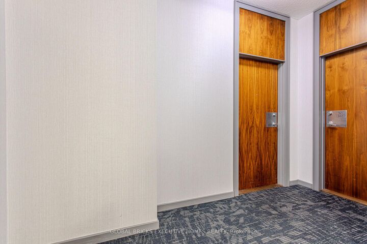 33 Elm Drive W #202 — photo 1