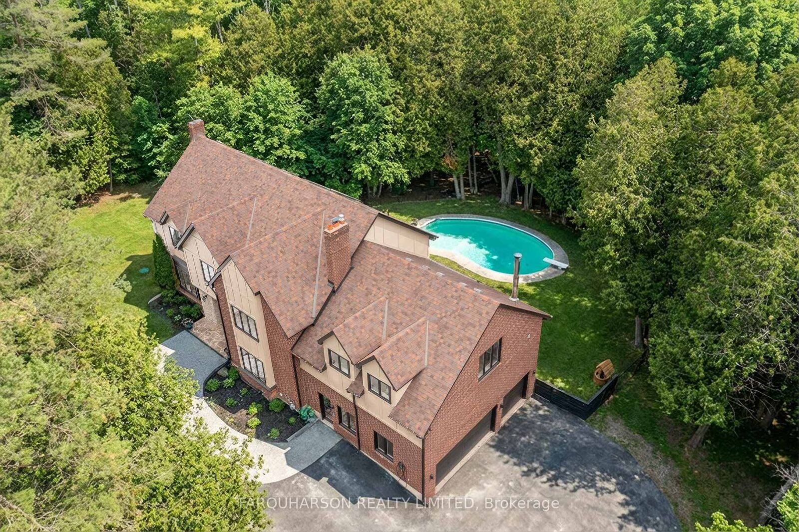 Property Photo: 1 Foxlair Court ON L4A 2L4