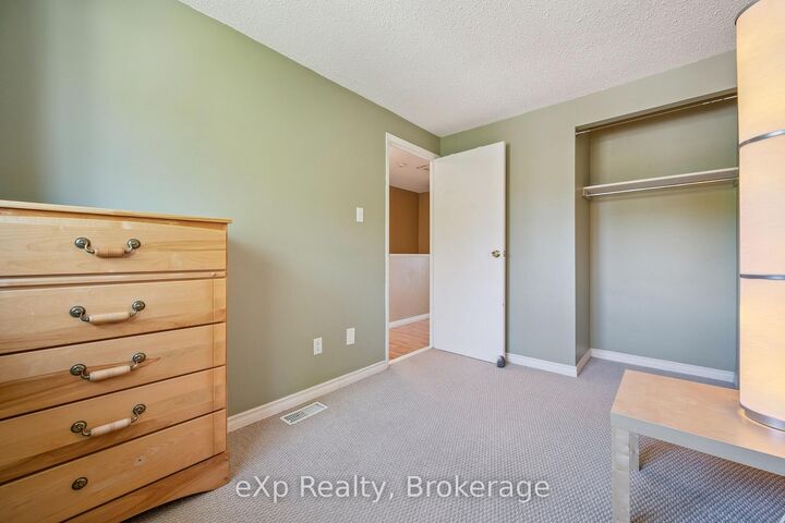 Property Photo: 40 Silvercreek Parkway N 44 ON N1H 7X5