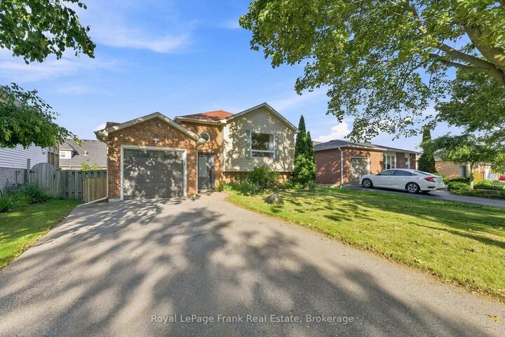 Property Photo:  59 Centerfield Drive  ON L1E 1K2 