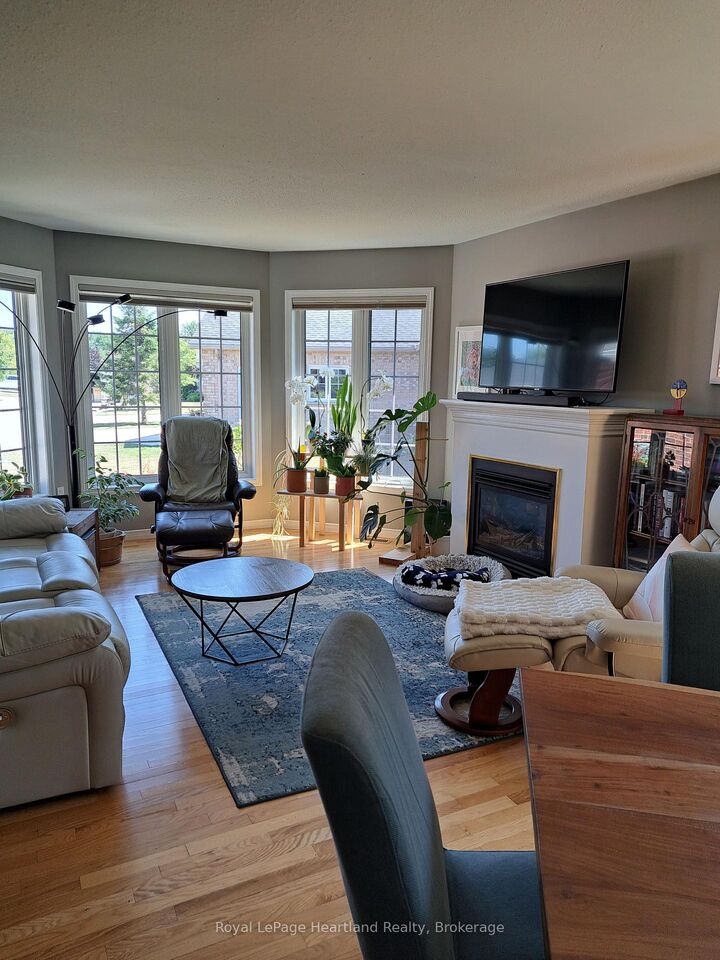 Property Photo: 30 Ann Street 29 ON N4X 1C8