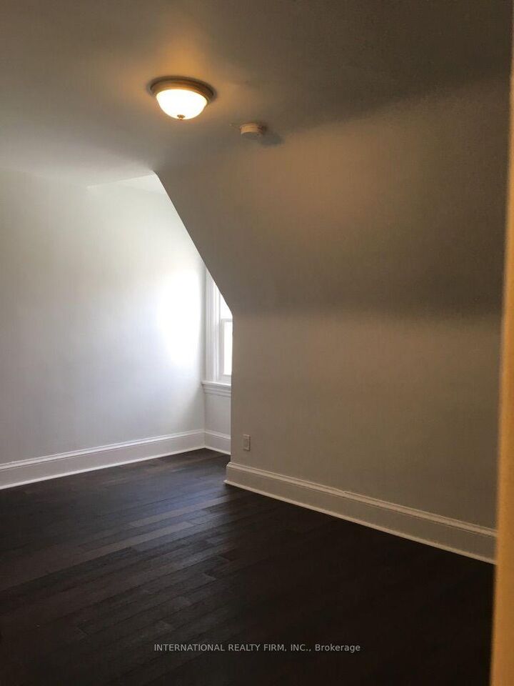Property Photo:  161 Montrose Avenue Unit 2  ON M6J 2T6 