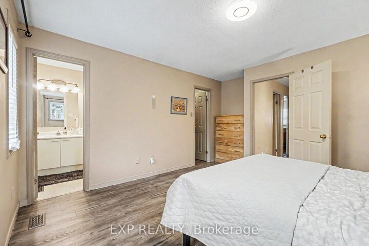 Property Photo: 11 Longshire Circle ON K2J 4K7