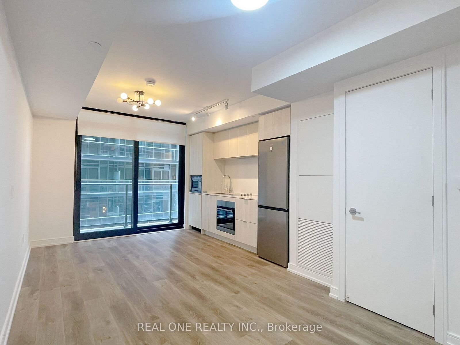 Property Photo:  1 Jarvis Street 820  ON L8R 0A8 