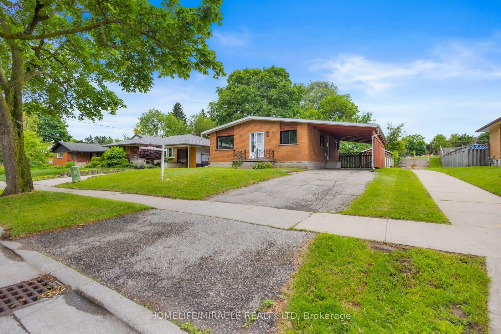 Photo de la propriété:  72 Massey Avenue  ON N2C 1M3 