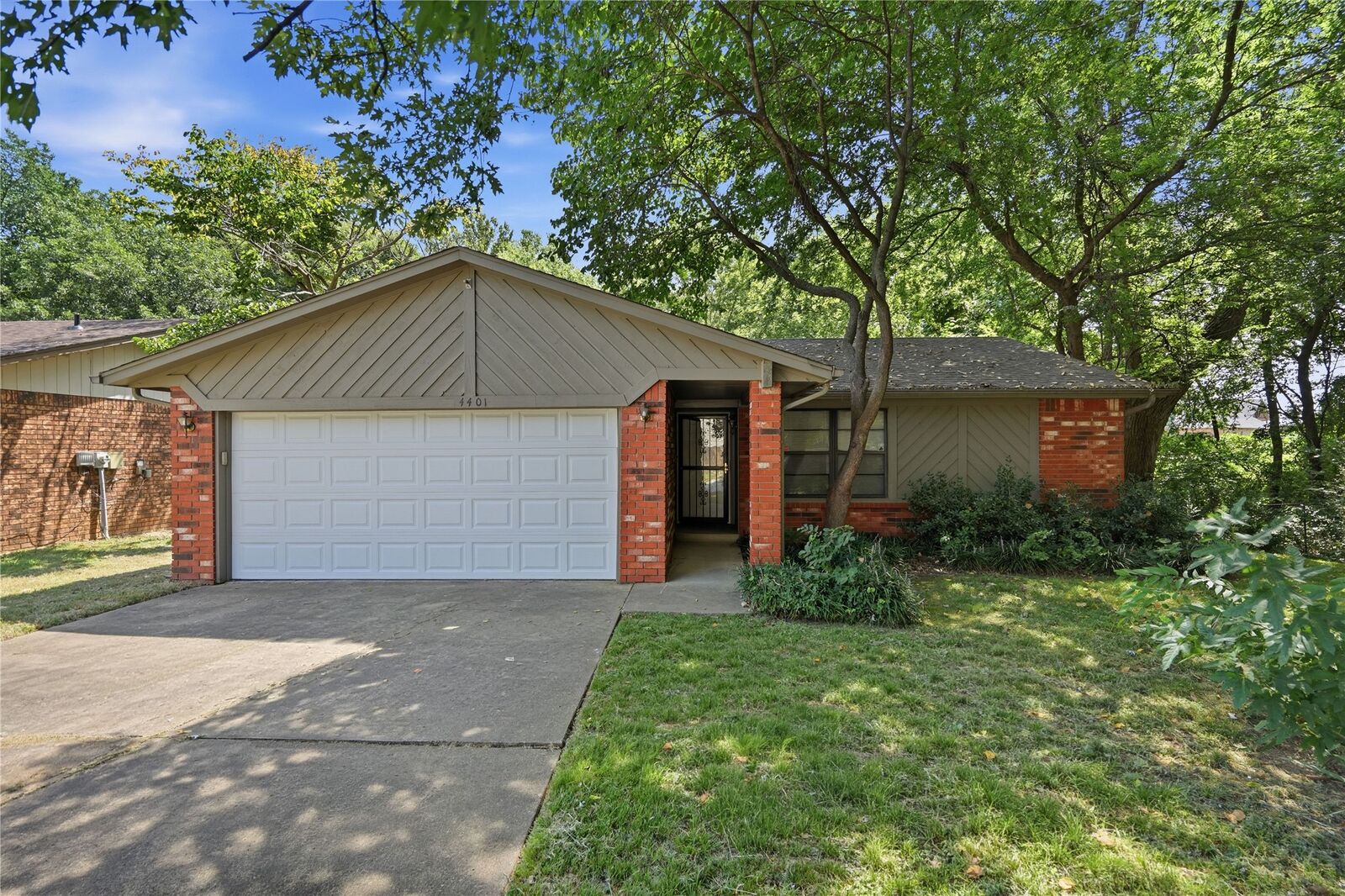 Property Photo:  4401 S 4th Street  OK 74011 