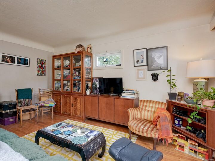 Property Photo: 2607 Shelbourne St BC V8R 2Z2