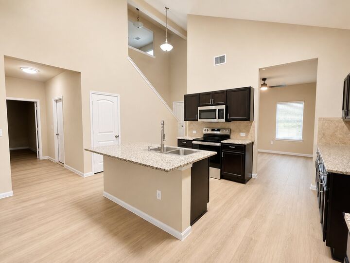 Property Photo:  