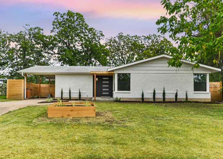 Property Photo: 7503 Carriage Drive TX 78752