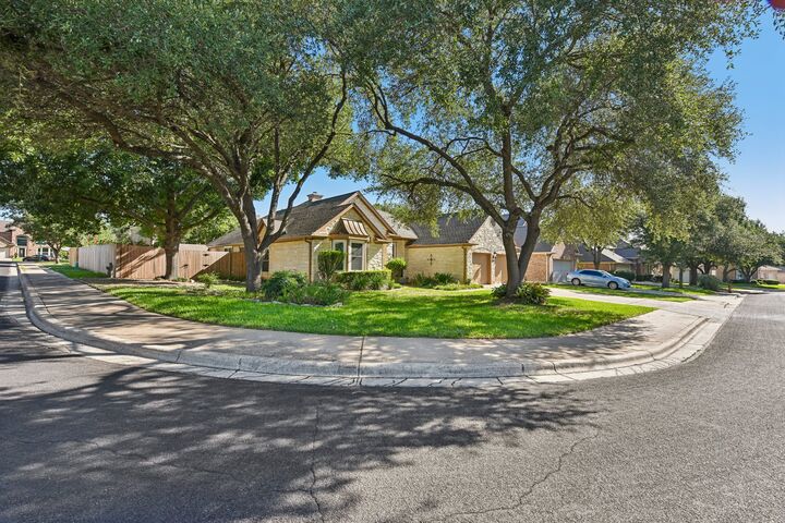 Property Photo:  10020 Majorca Drive  TX 78717 