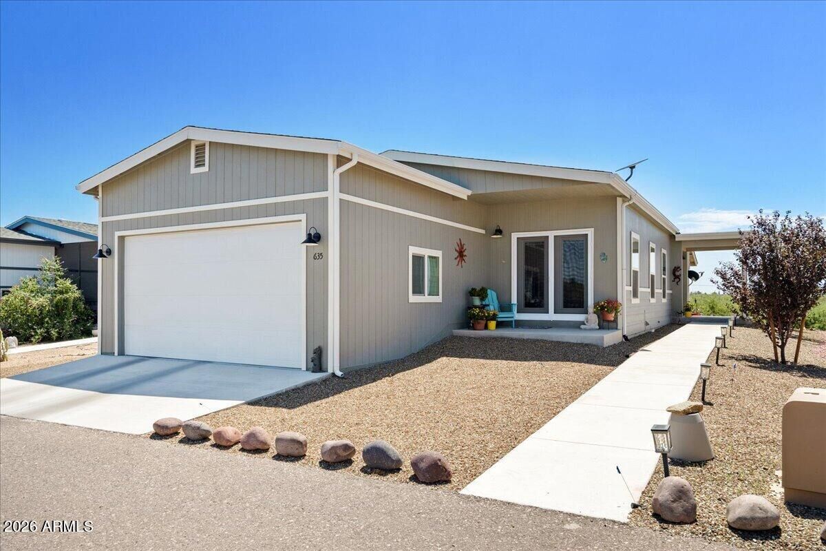 Property Photo: 635 Couples Drive AZ 86326