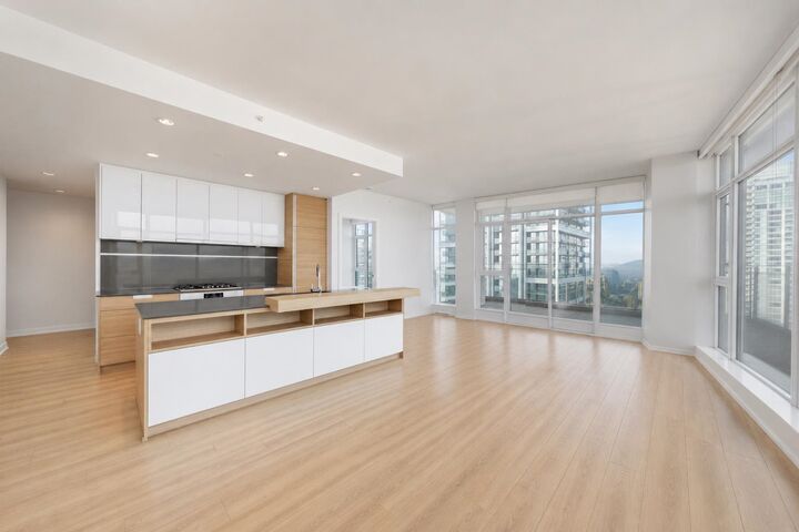 4688 Kingsway 3503 — photo 1