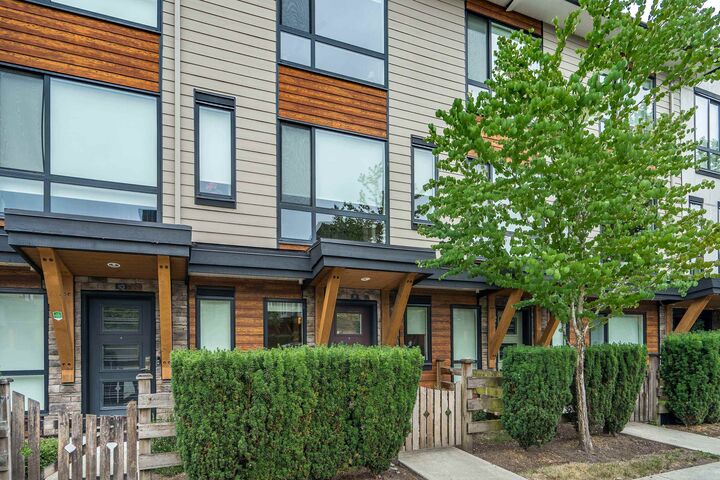 16488 64 Avenue 11 — photo 1