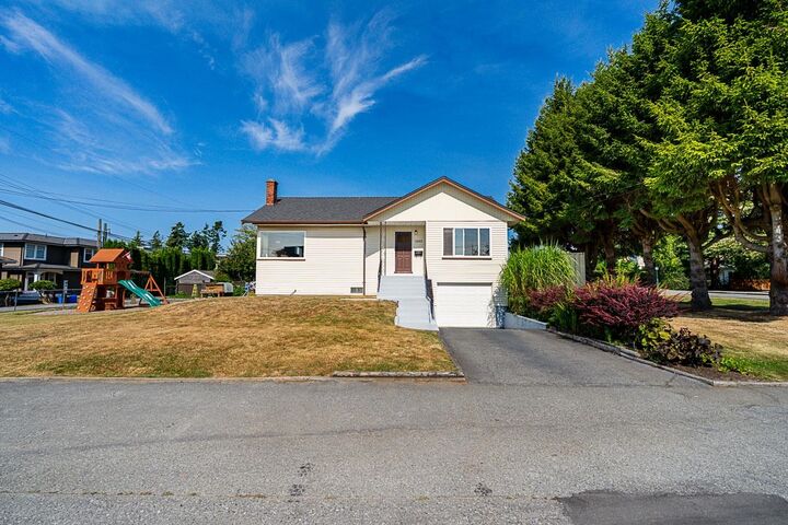 Property Photo: 1033 Cypress Street BC V4B 4H1