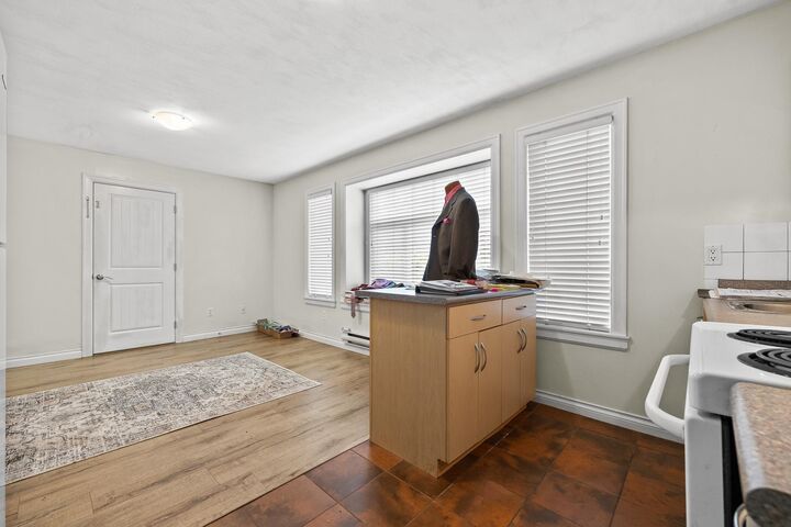 Property Photo:  