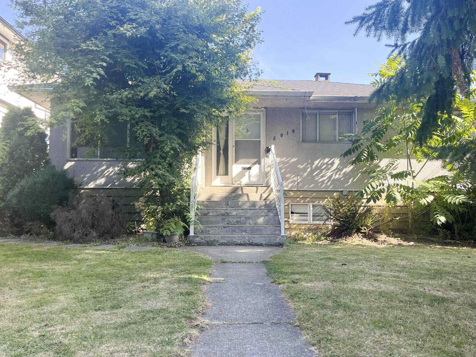 Property Photo: 5010 Lorraine Avenue BC V5G 2S2