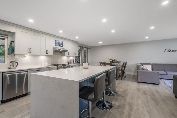 Property Photo: 27437 12B Avenue BC V4W 2P7