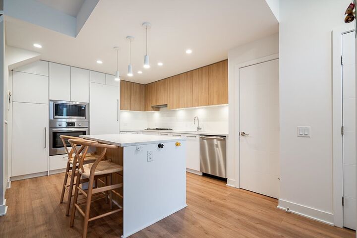 Property Photo: 2035 Glenaire Drive 103 BC V7P 1Y2