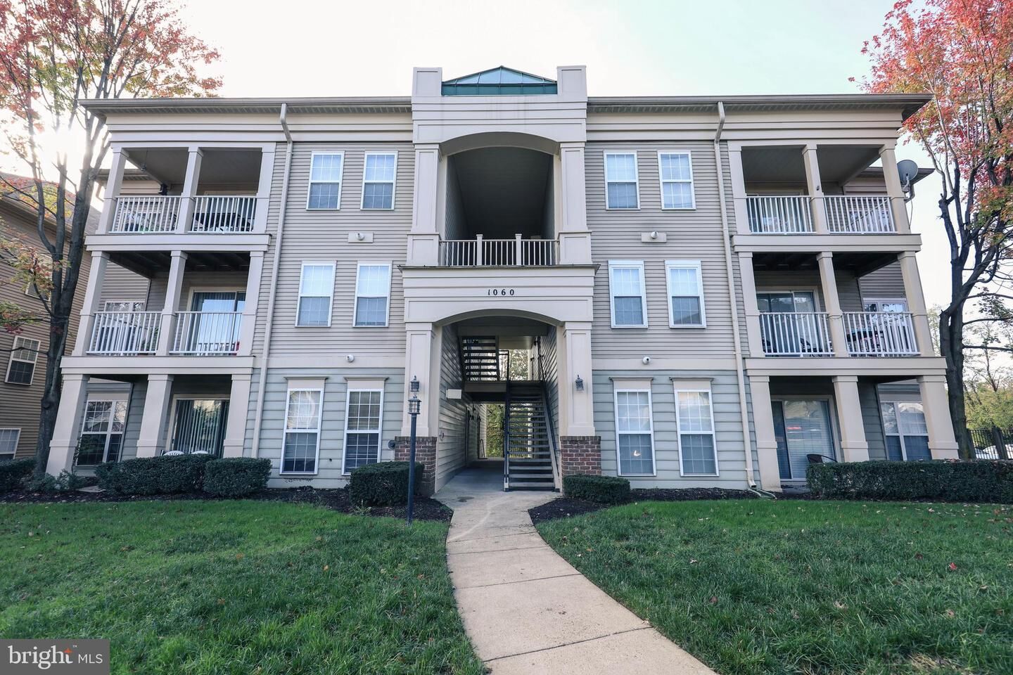Property Photo: 1060 Gardenview Loop 303 VA 22191