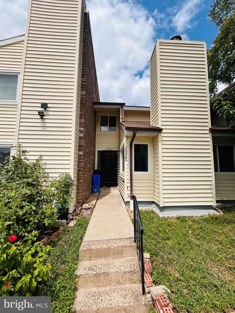 Property Photo: 13365 Hungerford Place VA 20170