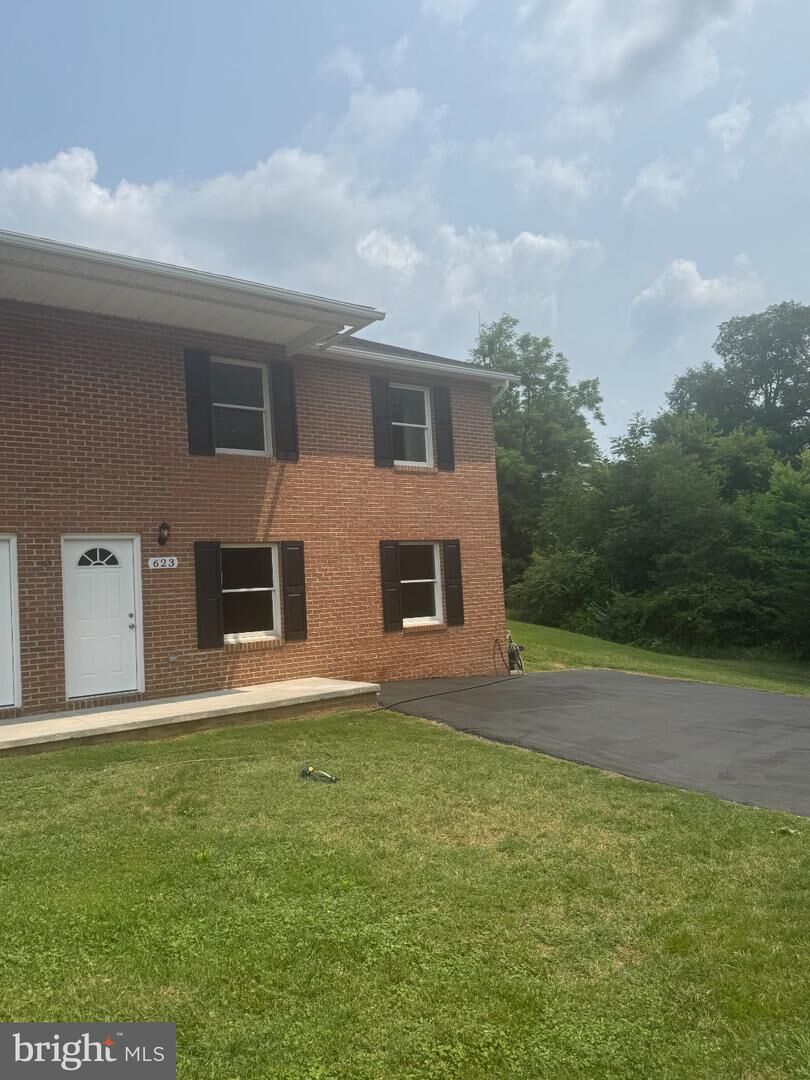 Property Photo: 623 Thompson Street VA 22657