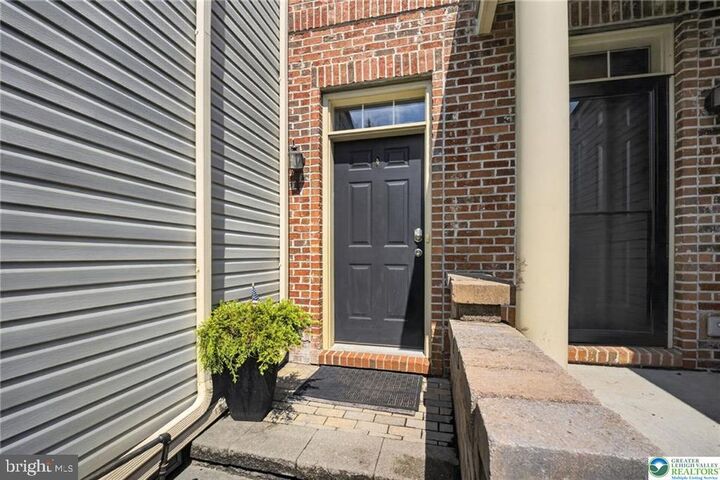 Property Photo:  5127 Dogwood Trail  PA 18104 