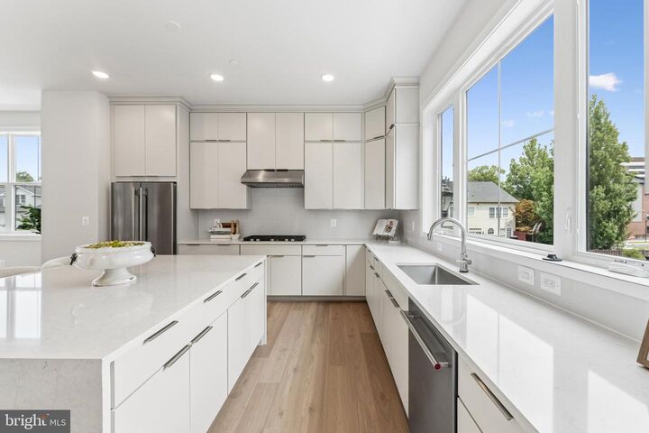 Property Photo:  6216 Crosswind Drive  MD 20852 