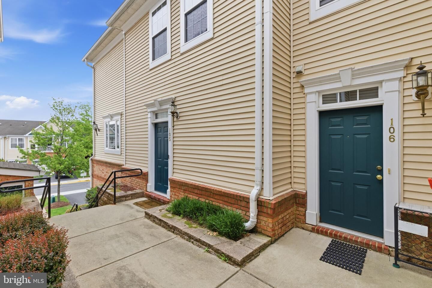 Property Photo: 43905 Hickory Corner Terrace 105 VA 20147