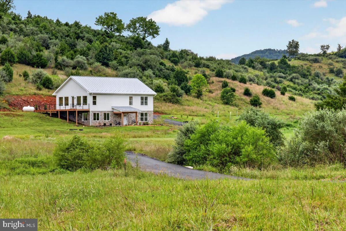 Property Photo: 720 Gooney Manor Loop VA 22610