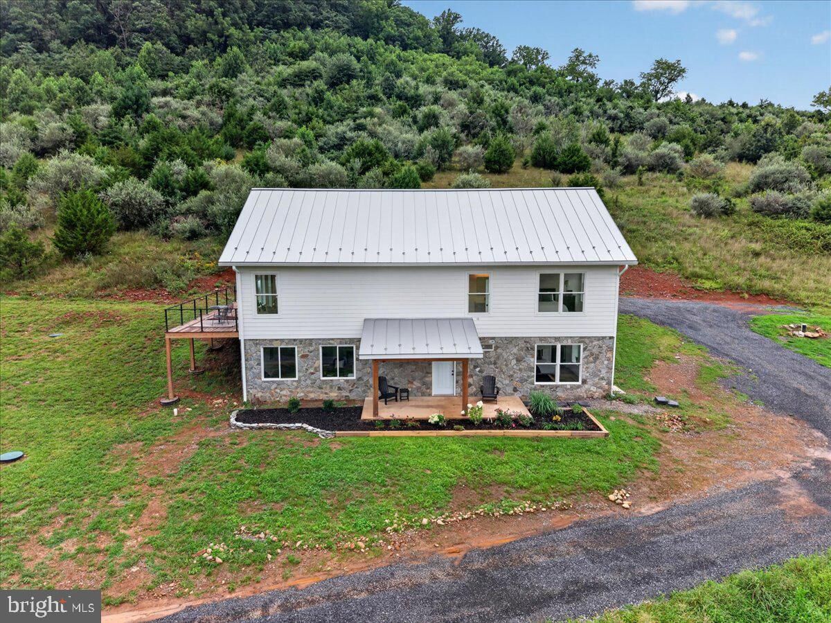 Property Photo: 720 Gooney Manor Loop VA 22610