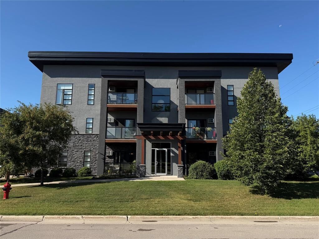 Property Photo: 428 Henry Street MB R5G 0Z7