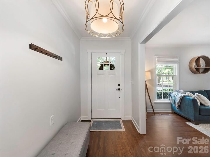 Property Photo: 1324 Redcoat Drive NC 28211