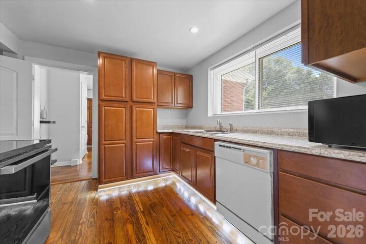 Property Photo:  409 Toddville Road  NC 28214 