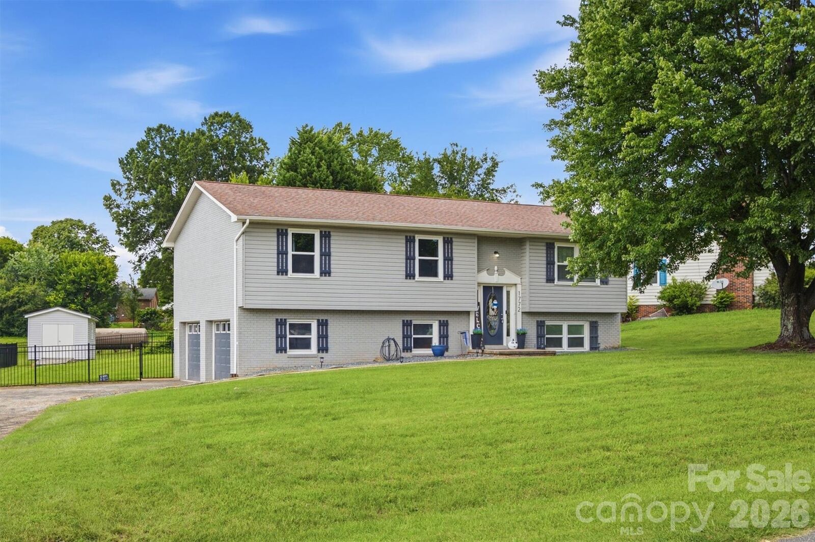 Property Photo: 1772 Woodridge Circle NC 28602