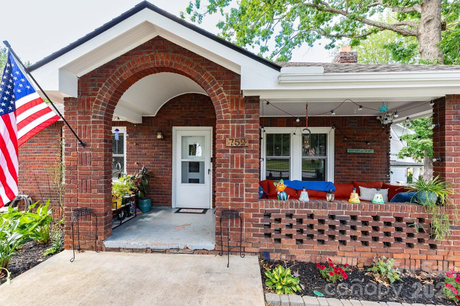 Property Photo:  752 Fairview Road  NC 28803 