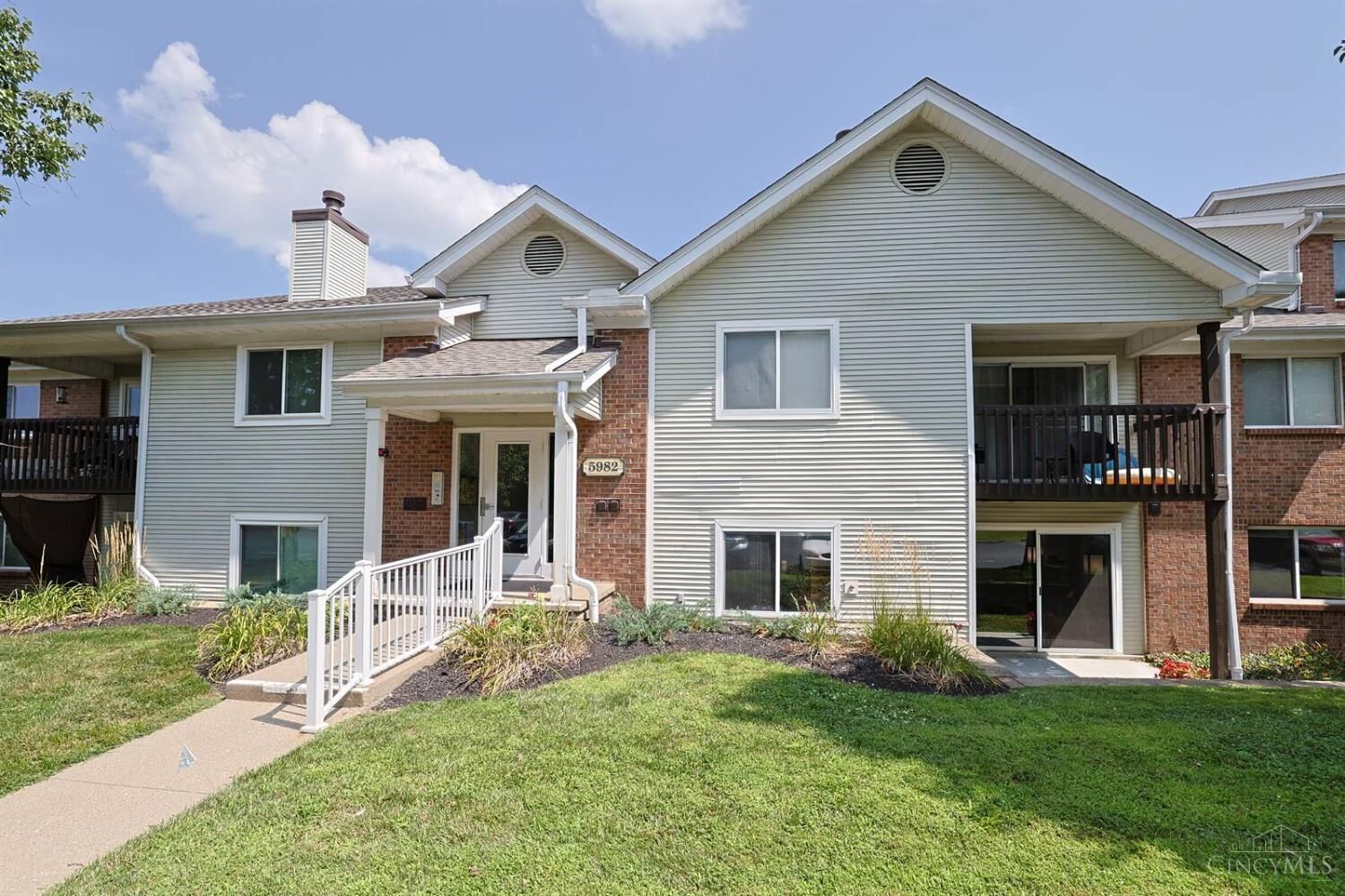 Property Photo: 5982 Meadowcreek Drive OH 45150