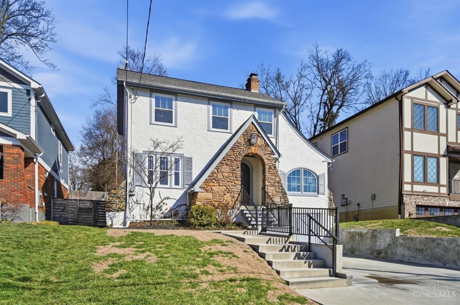 Property Photo:  3110 Kinmont Street  OH 45208 
