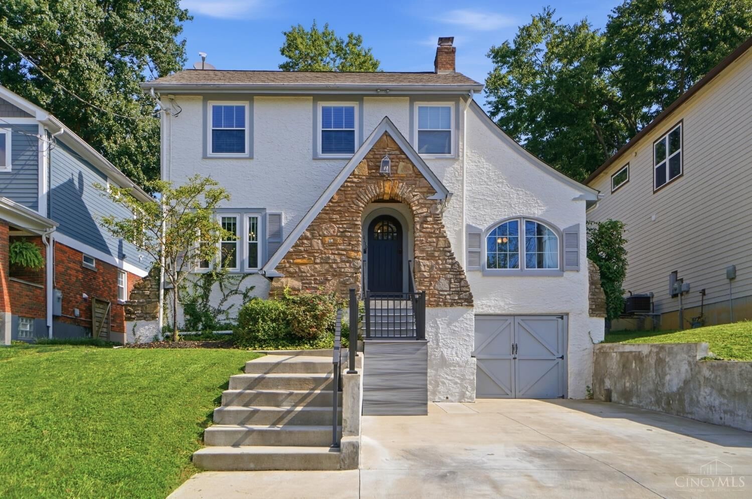 Property Photo:  3110 Kinmont Street  OH 45208 