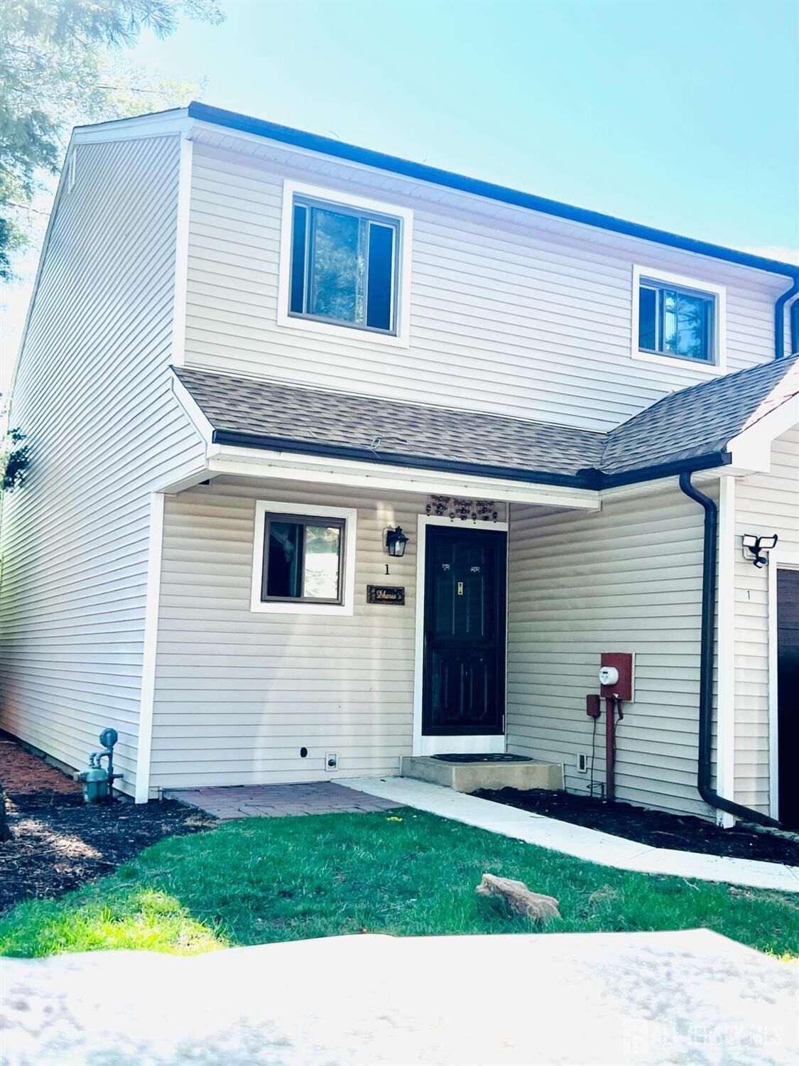 Property Photo:  1 Lily Court  NJ 08820 