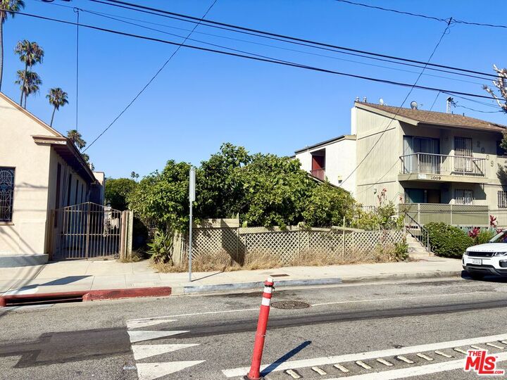 Property Photo:  2005 4th St  CA 90405 