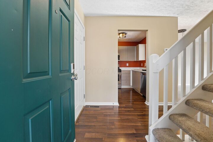Property Photo: 202 Hawkins Lane OH 43004