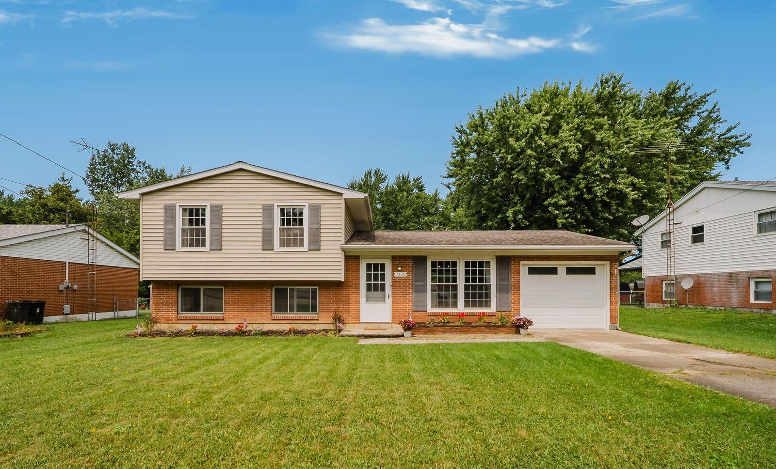 Property Photo: 1536 Bellefontaine Avenue OH 43302