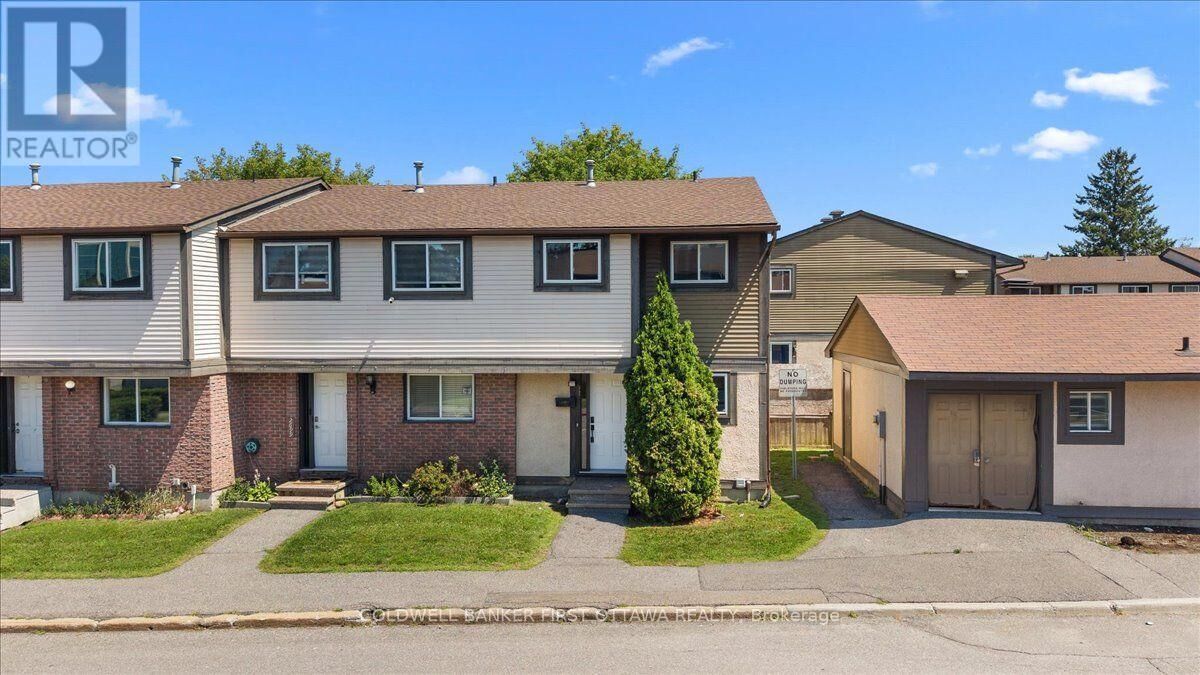 Property Photo:  2701 Pimlico Crescent  ON K1T 2A7 