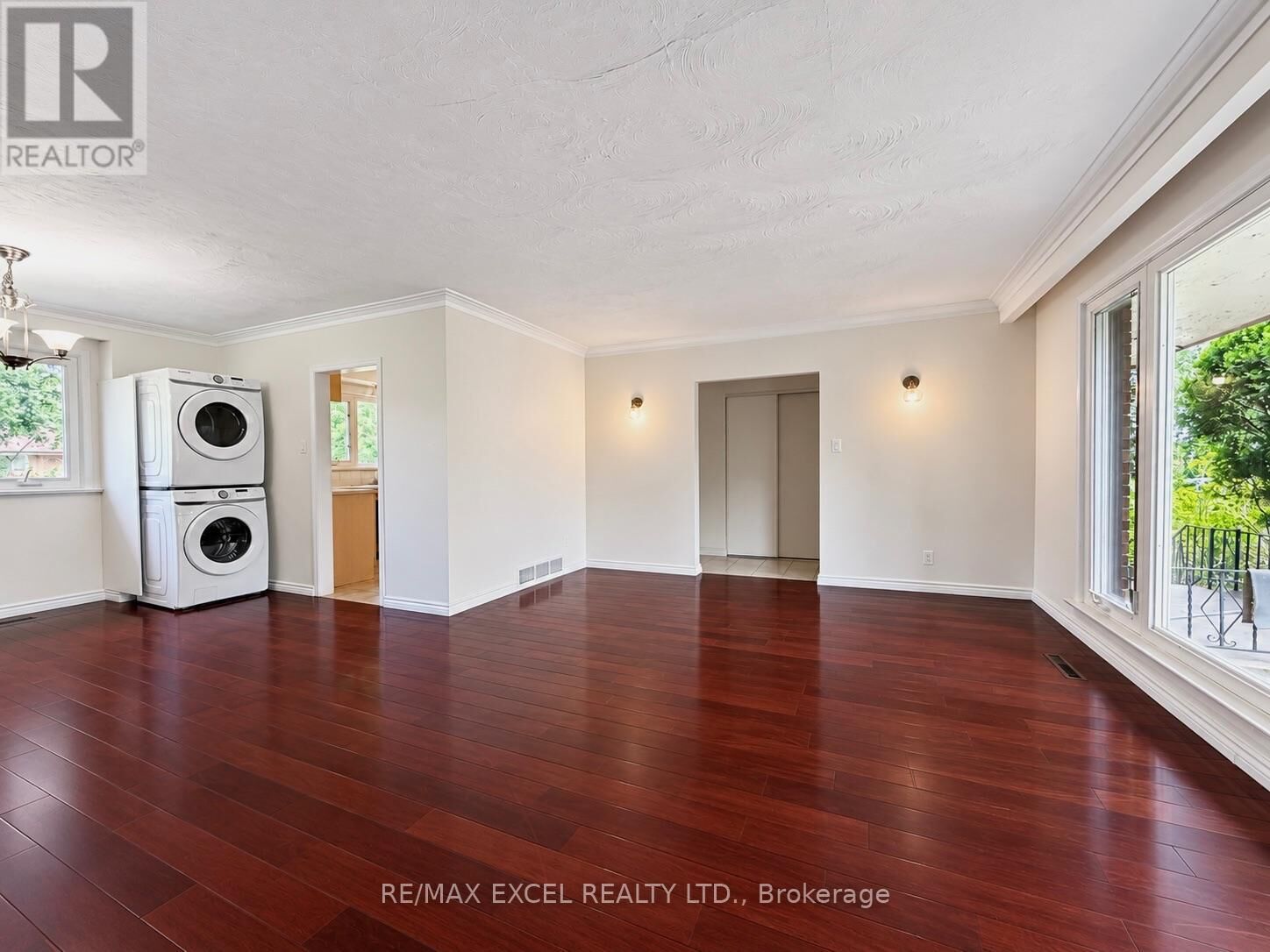 Property Photo: 39 Commons Drive Main ON M1T 1E3