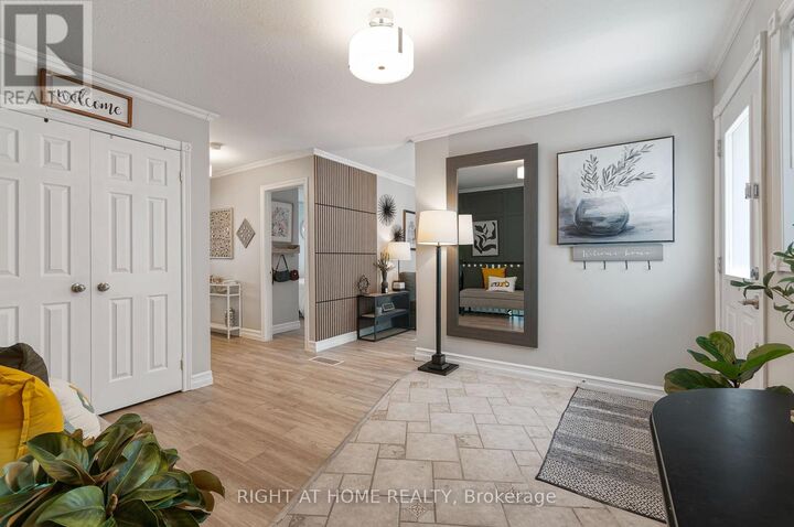 Property Photo:  174 Sundew Drive  ON L4N 9N1 