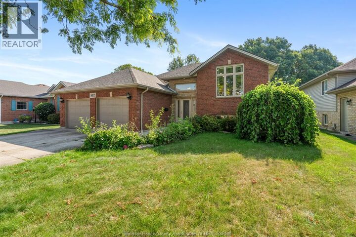 Property Photo:  102 Joanne Court  ON N8H 5N5 