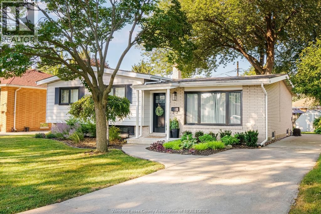 Property Photo:  381 Watson  ON N8S 3S3 