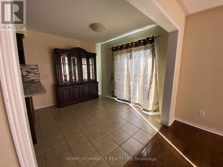 Property Photo:  7419 Magistrate Terrace  ON L5W 1K9 